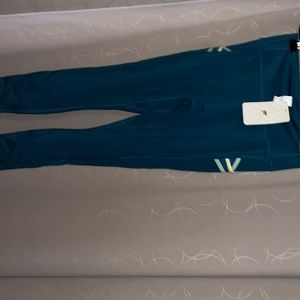 NWT Fabletics Motion 365 Trinity high-waisted 7/8 leggings Large